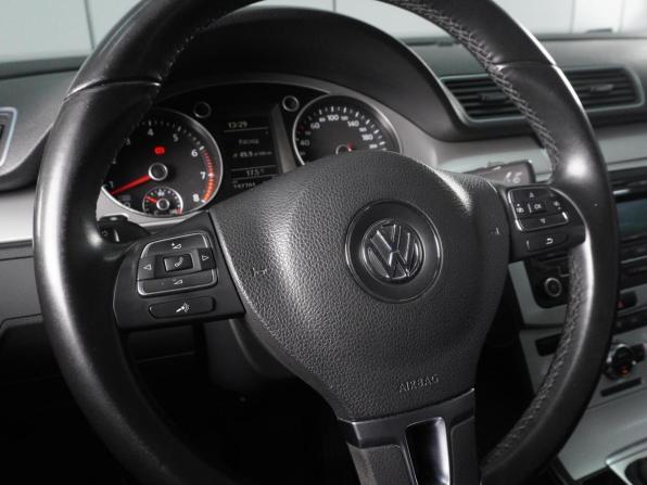 Volkswagen Passat B7 с пробегом 2011 года, цена 1 198 000 рублей, 197701 км, седан, Автокод Объявления