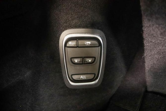 Renault Scenic IV с пробегом 2018 года, цена 1 799 000 рублей, 180111 км, компактвэн, Автокод Объявления