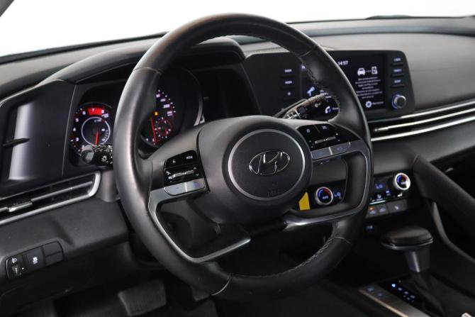 Hyundai Elantra VII (CN7) с пробегом 2021 года, цена 1 799 000 рублей, 41000 км, седан, Автокод Объявления