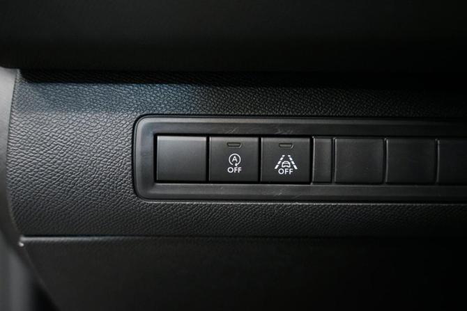 Peugeot 308 II Рестайлинг с пробегом 2019 года, цена 1 590 000 рублей, 178705 км, универсал, Автокод Объявления