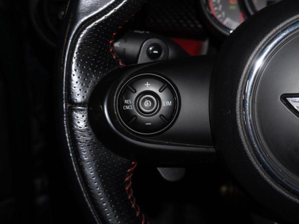 Mini Hatch III (F55/F56) Рестайлинг с пробегом 2018 года, цена 2 130 000 рублей, 146000 км, хэтчбек, Автокод Объявления