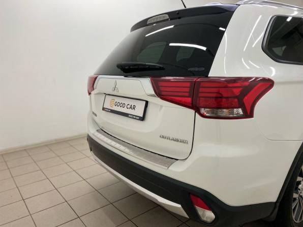 Mitsubishi Outlander III Рестайлинг 2 с пробегом 2015 года, цена 1 650 000 рублей, 176461 км, внедорожник, Автокод Объявления
