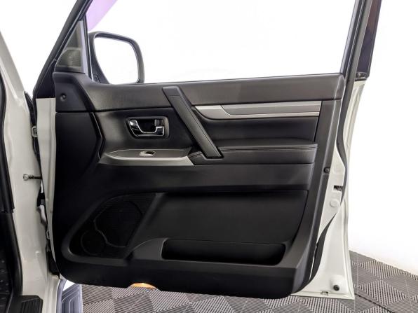 Mitsubishi Pajero IV Рестайлинг 2 с пробегом 2015 года, цена 2 799 000 рублей, 85940 км, внедорожник, Автокод Объявления