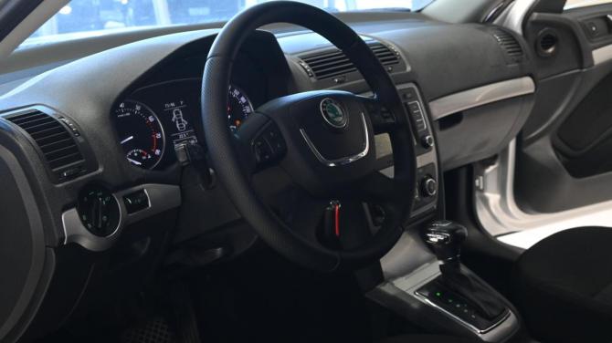 Skoda Octavia II (A5) Рестайлинг с пробегом 2012 года, цена 695 000 рублей, 291871 км, лифтбек, Автокод Объявления