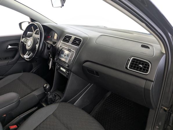 Volkswagen Polo V Рестайлинг с пробегом 2018 года, цена 1 250 000 рублей, 115012 км, седан, Автокод Объявления