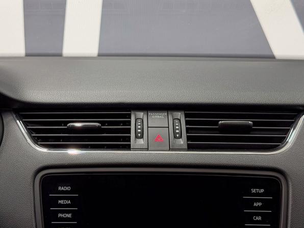 Skoda Octavia III (A7) Рестайлинг с пробегом 2017 года, цена 2 149 900 рублей, 177000 км, лифтбек, Автокод Объявления