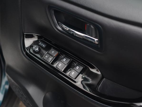 Toyota Noah III (R80) Рестайлинг с пробегом 2018 года, цена 2 300 000 рублей, 133048 км, минивэн, Автокод Объявления