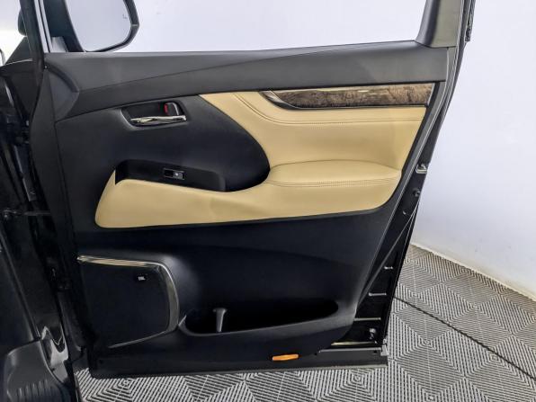 Toyota Alphard III Рестайлинг с пробегом 2018 года, цена 4 700 000 рублей, 137502 км, минивэн, Автокод Объявления
