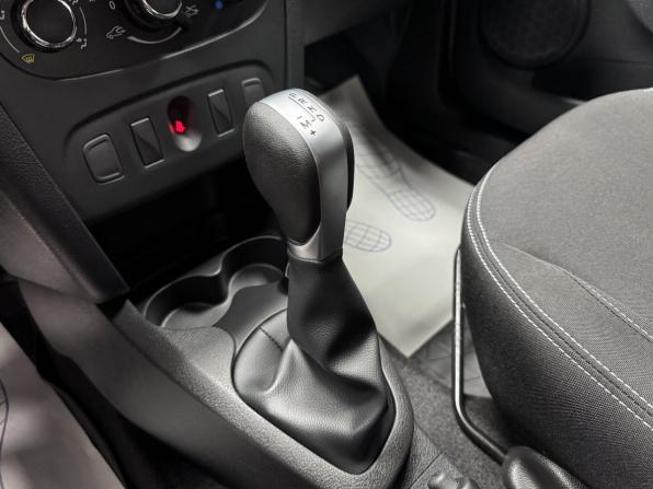 Renault Sandero II Рестайлинг с пробегом 2022 года, цена 1 590 000 рублей, 18632 км, хэтчбек, Автокод Объявления