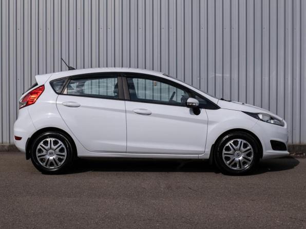 Ford Fiesta Mk6 Рестайлинг с пробегом 2016 года, цена 799 000 рублей, 123750 км, хэтчбек, Автокод Объявления