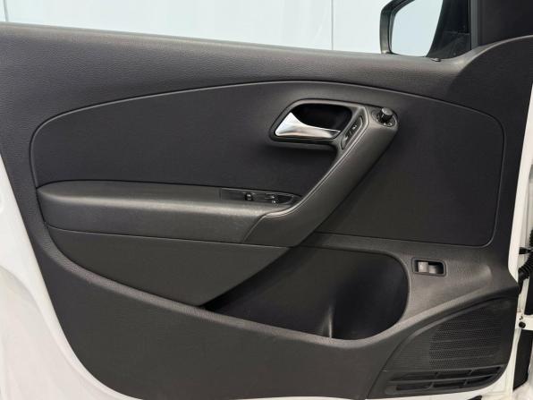 Volkswagen Polo V Рестайлинг с пробегом 2017 года, цена 950 000 рублей, 161584 км, седан, Автокод Объявления