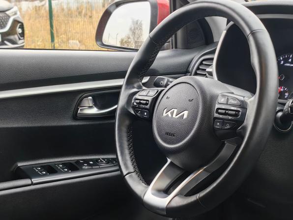 Kia Rio IV Рестайлинг с пробегом 2021 года, цена 1 759 000 рублей, 90000 км, хэтчбек, Автокод Объявления