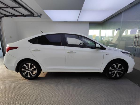 Hyundai Solaris II с пробегом 2017 года, цена 1 049 000 рублей, 90000 км, седан, Автокод Объявления