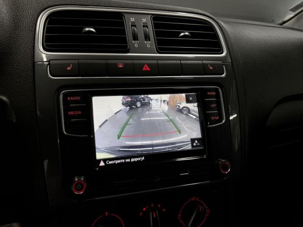 Volkswagen Polo V Рестайлинг с пробегом 2019 года, цена 1 295 000 рублей, 77344 км, седан, Автокод Объявления