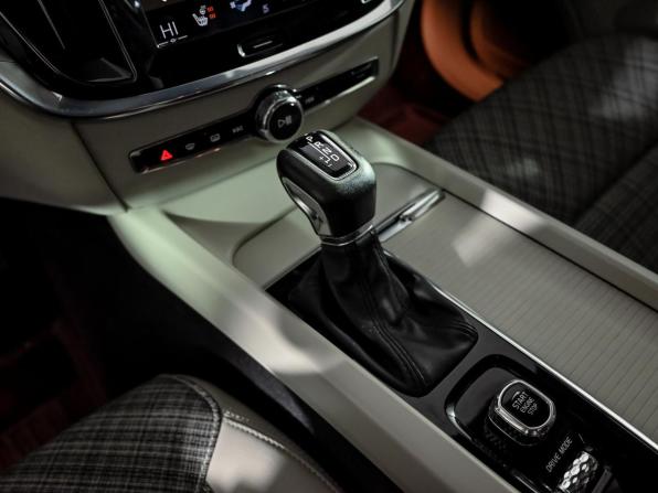 Volvo V60 Cross Country II с пробегом 2020 года, цена 3 700 000 рублей, 110911 км, универсал, Автокод Объявления