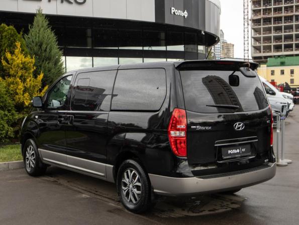 Hyundai Grand Starex I Рестайлинг с пробегом 2017 года, цена 2 468 000 рублей, 267928 км, минивэн, Автокод Объявления