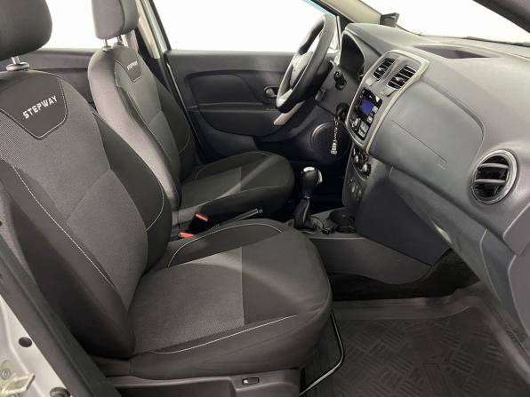 Renault Sandero II Рестайлинг с пробегом 2019 года, цена 1 300 000 рублей, 89202 км, хэтчбек, Автокод Объявления