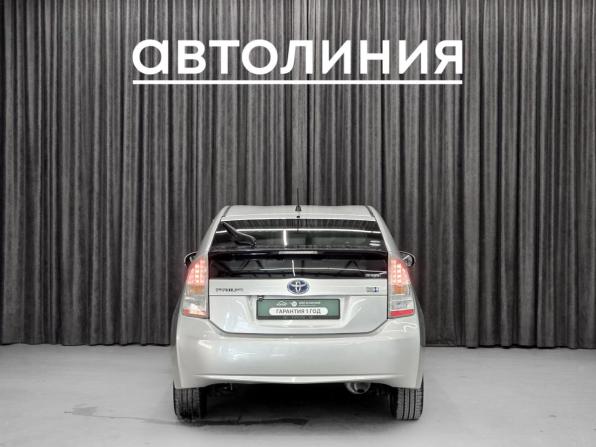 Toyota Prius III (XW30) с пробегом 2010 года, цена 899 000 рублей, 245000 км, лифтбек, Автокод Объявления