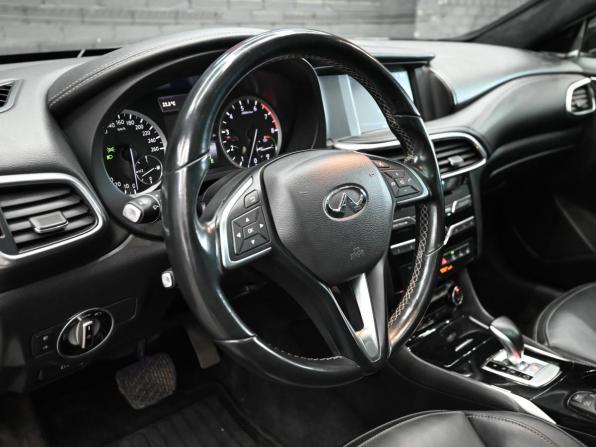 Infiniti Q30 с пробегом 2017 года, цена 1 800 000 рублей, 140126 км, хэтчбек, Автокод Объявления