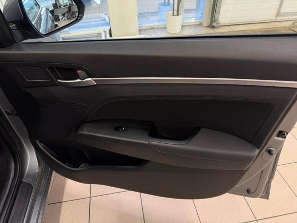 Hyundai Elantra VI (AD) Рестайлинг с пробегом 2019 года, цена 1 730 000 рублей, 93000 км, седан, Автокод Объявления