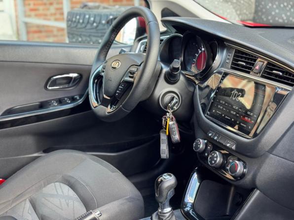 Kia Ceed II Рестайлинг с пробегом 2015 года, цена 1 100 000 рублей, 160000 км, хэтчбек, Автокод Объявления