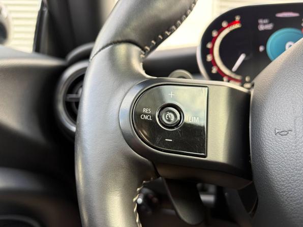 Mini Hatch III (F55/F56) Рестайлинг 2 с пробегом 2021 года, цена 3 455 000 рублей, 77650 км, хэтчбек, Автокод Объявления