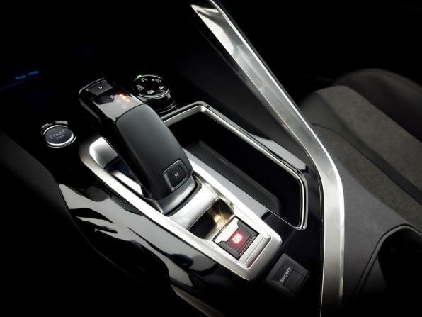Peugeot 3008 II с пробегом 2017 года, цена 1 650 000 рублей, 100354 км, внедорожник, Автокод Объявления