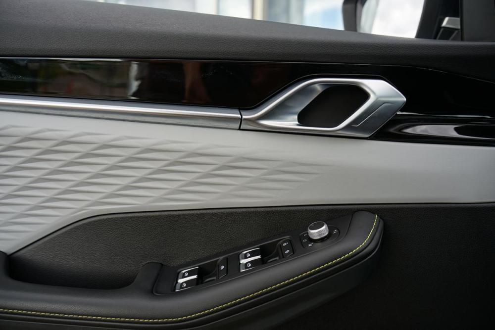 Geely Coolray I Рестайлинг Крым  - изображение 12