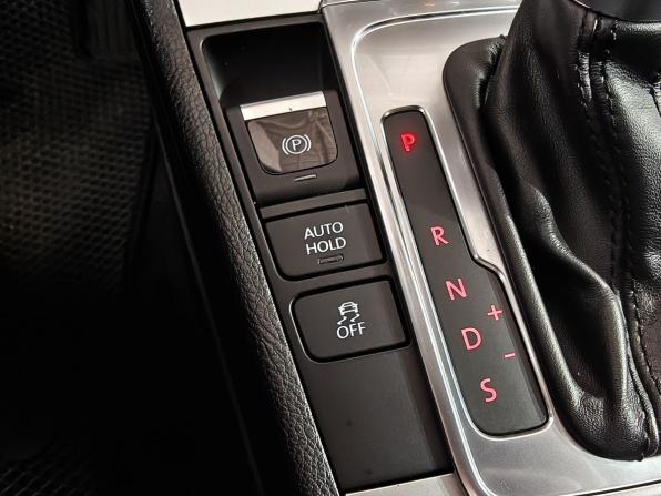Volkswagen Passat B7 с пробегом 2013 года, цена 987 000 рублей, 180000 км, седан, Автокод Объявления