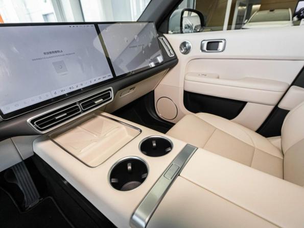 Новый Li Auto (Lixiang) L6 2025 года, цена 9 290 000 рублей, внедорожник, Автокод Объявления