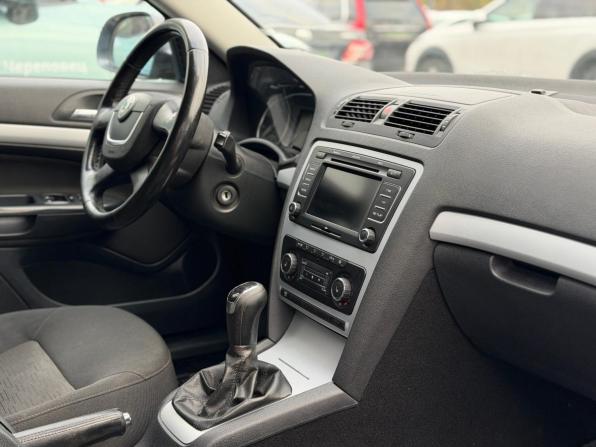 Skoda Octavia II (A5) Рестайлинг с пробегом 2011 года, цена 743 000 рублей, 236922 км, лифтбек, Автокод Объявления
