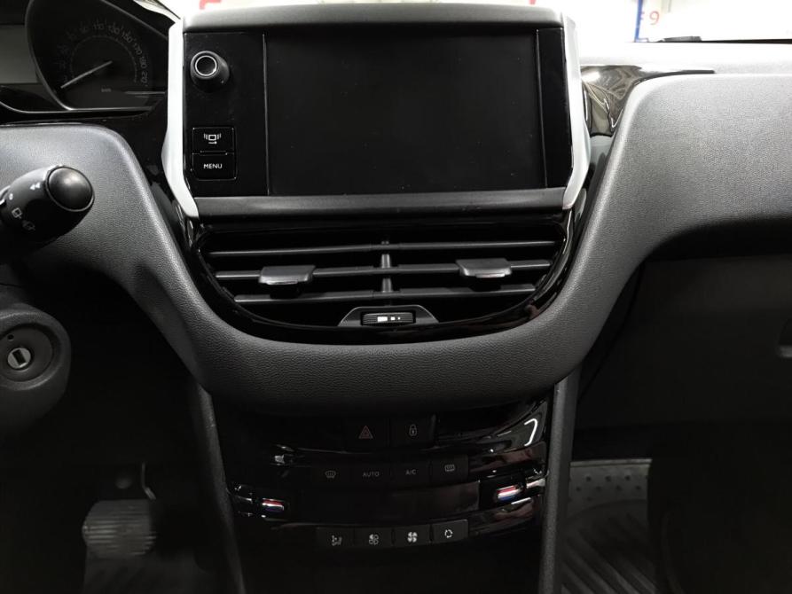 Peugeot 208 I Казань  - изображение 18