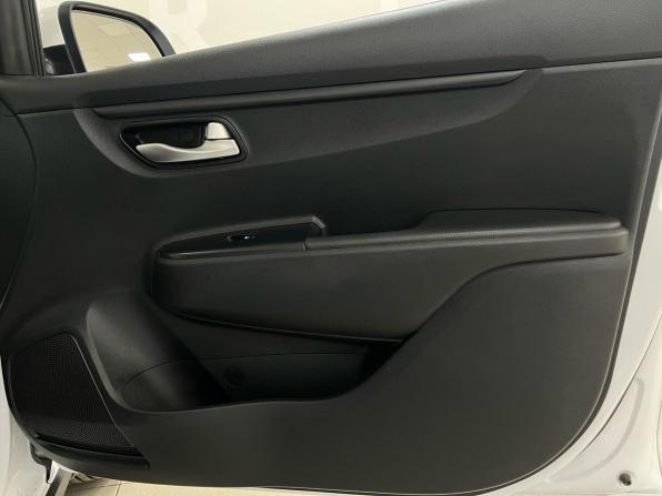 Kia Rio IV Рестайлинг с пробегом 2021 года, цена 1 630 000 рублей, 100060 км, хэтчбек, Автокод Объявления