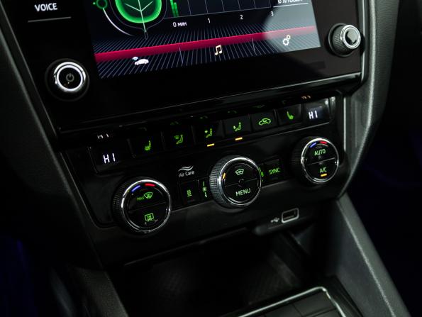 Skoda Octavia III (A7) Рестайлинг с пробегом 2018 года, цена 1 879 700 рублей, 130200 км, лифтбек, Автокод Объявления