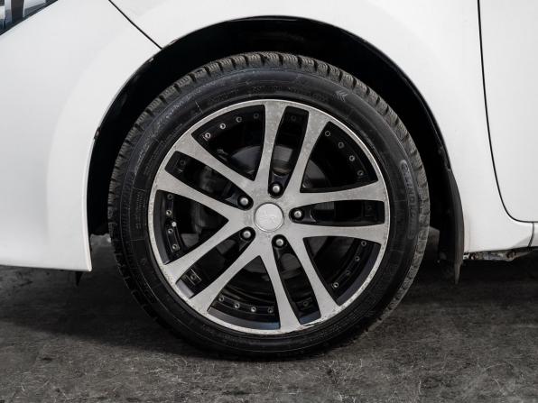 Toyota Corolla XI (E160 E170 E180) с пробегом 2014 года, цена 1 250 000 рублей, 208006 км, седан, Автокод Объявления