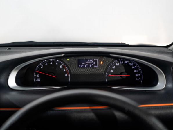 Toyota Sienta II Рестайлинг с пробегом 2021 года, цена 1 550 000 рублей, 120219 км, компактвэн, Автокод Объявления