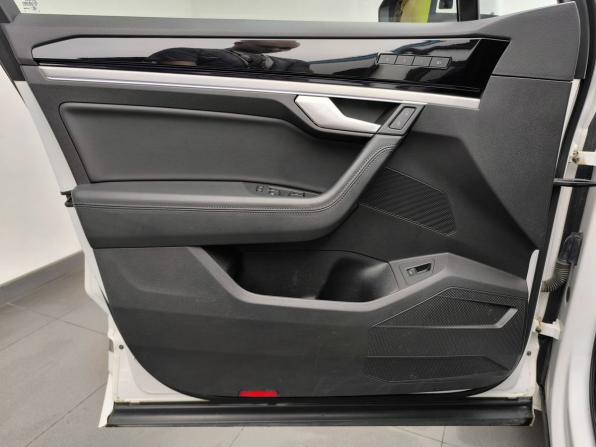 Volkswagen Touareg III с пробегом 2019 года, цена 4 595 000 рублей, 138965 км, внедорожник, Автокод Объявления