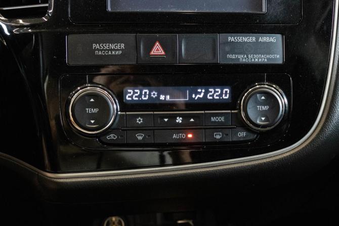 Mitsubishi Outlander III Рестайлинг 2 с пробегом 2015 года, цена 1 679 000 рублей, 181724 км, внедорожник, Автокод Объявления