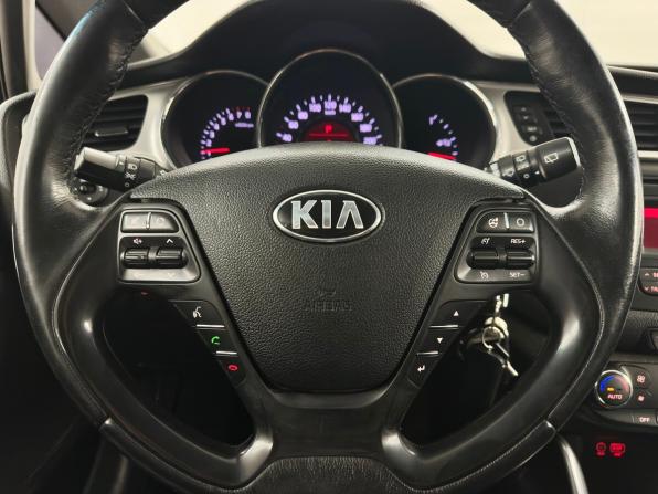 Kia Ceed II Рестайлинг с пробегом 2017 года, цена 1 200 000 рублей, 215594 км, универсал, Автокод Объявления