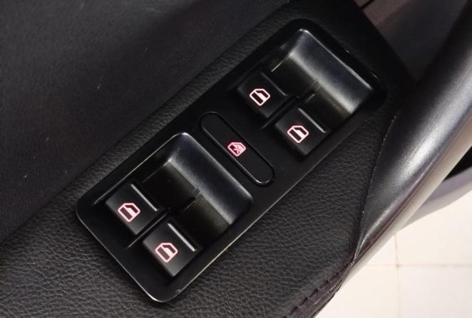Volkswagen Polo V с пробегом 2012 года, цена 880 000 рублей, 181412 км, седан, Автокод Объявления
