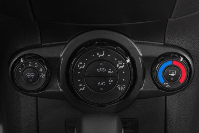 Ford Fiesta Mk6 Рестайлинг с пробегом 2016 года, цена 669 000 рублей, 211000 км, хэтчбек, Автокод Объявления