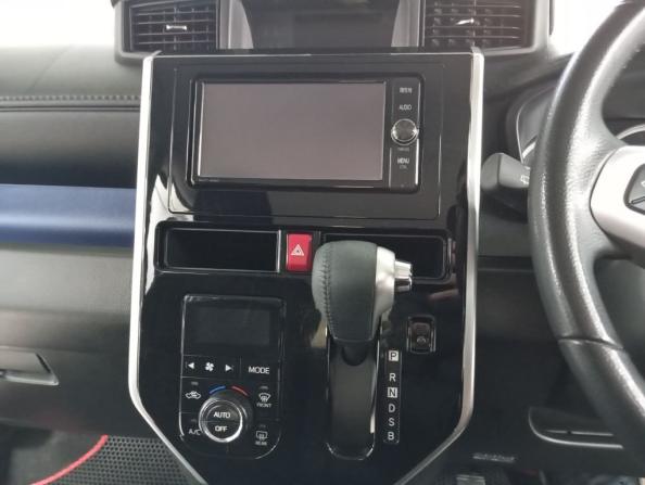 Toyota Roomy I с пробегом 2017 года, цена 997 000 рублей, 32115 км, микровэн, Автокод Объявления