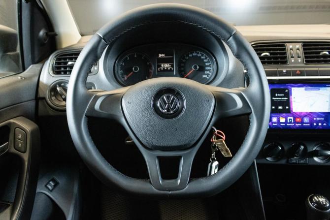 Volkswagen Polo V Рестайлинг с пробегом 2016 года, цена 1 050 000 рублей, 181062 км, седан, Автокод Объявления