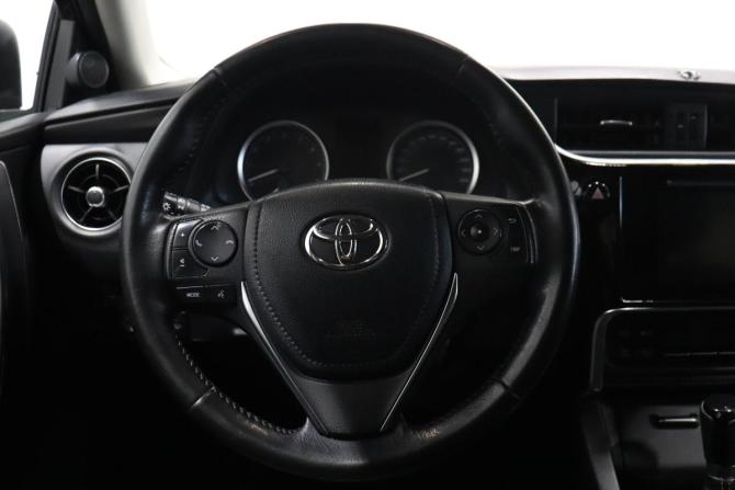 Toyota Corolla XI (E160 E170 E180) Рестайлинг 1 с пробегом 2018 года, цена 1 655 000 рублей, 139000 км, седан, Автокод Объявления