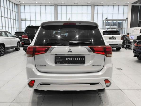 Mitsubishi Outlander III Рестайлинг 3 с пробегом 2022 года, цена 2 690 000 рублей, 76000 км, внедорожник, Автокод Объявления