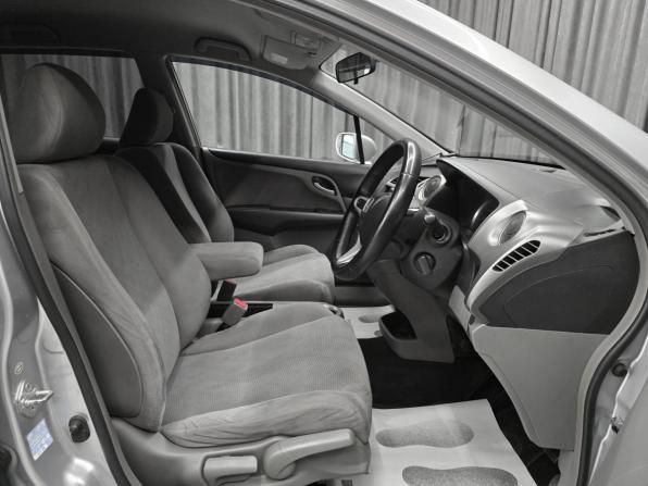 Honda Stream II Рестайлинг с пробегом 2009 года, цена 1 050 000 рублей, 220618 км, минивэн, Автокод Объявления