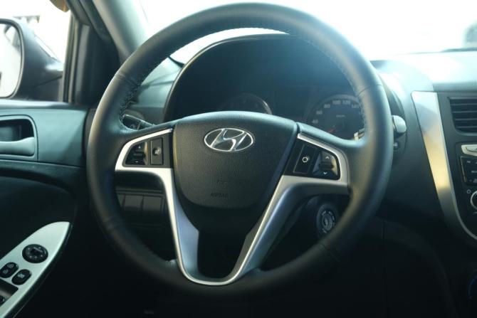 Hyundai Solaris I Рестайлинг с пробегом 2015 года, цена 989 000 рублей, 92000 км, седан, Автокод Объявления