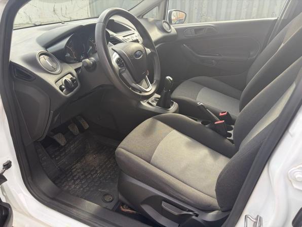Ford Fiesta Mk6 Рестайлинг с пробегом 2015 года, цена 675 000 рублей, 135100 км, седан, Автокод Объявления