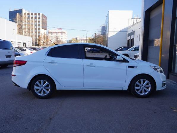 Kia Rio III Рестайлинг с пробегом 2017 года, цена 1 000 000 рублей, 243103 км, седан, Автокод Объявления