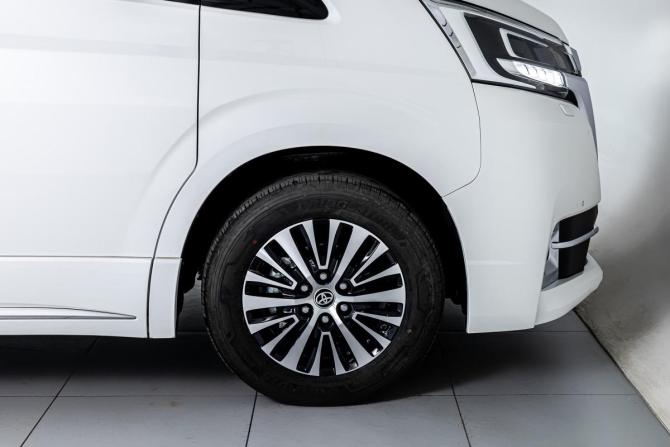 Toyota HiAce H300 с пробегом 2024 года, цена 11 900 000 рублей, 1500 км, минивэн, Автокод Объявления